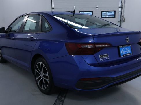 Used 2022 Volkswagen Jetta Sport image 5