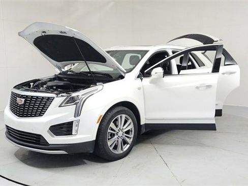 Certified 2024 Cadillac XT5 Premium Luxury w/ LPO, Floor Liner Package image 9
