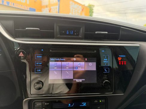 Used 2019 Toyota Corolla SE image 23