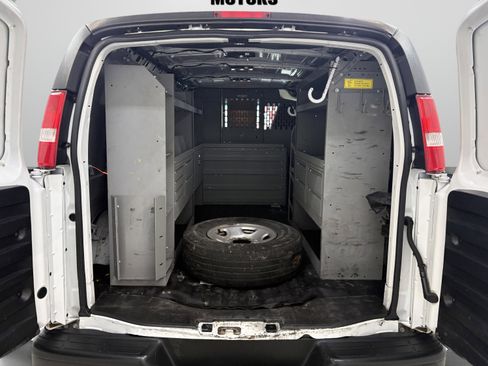 Used 2019 Chevrolet Express 3500 w/ Driver Convenience Package image 7