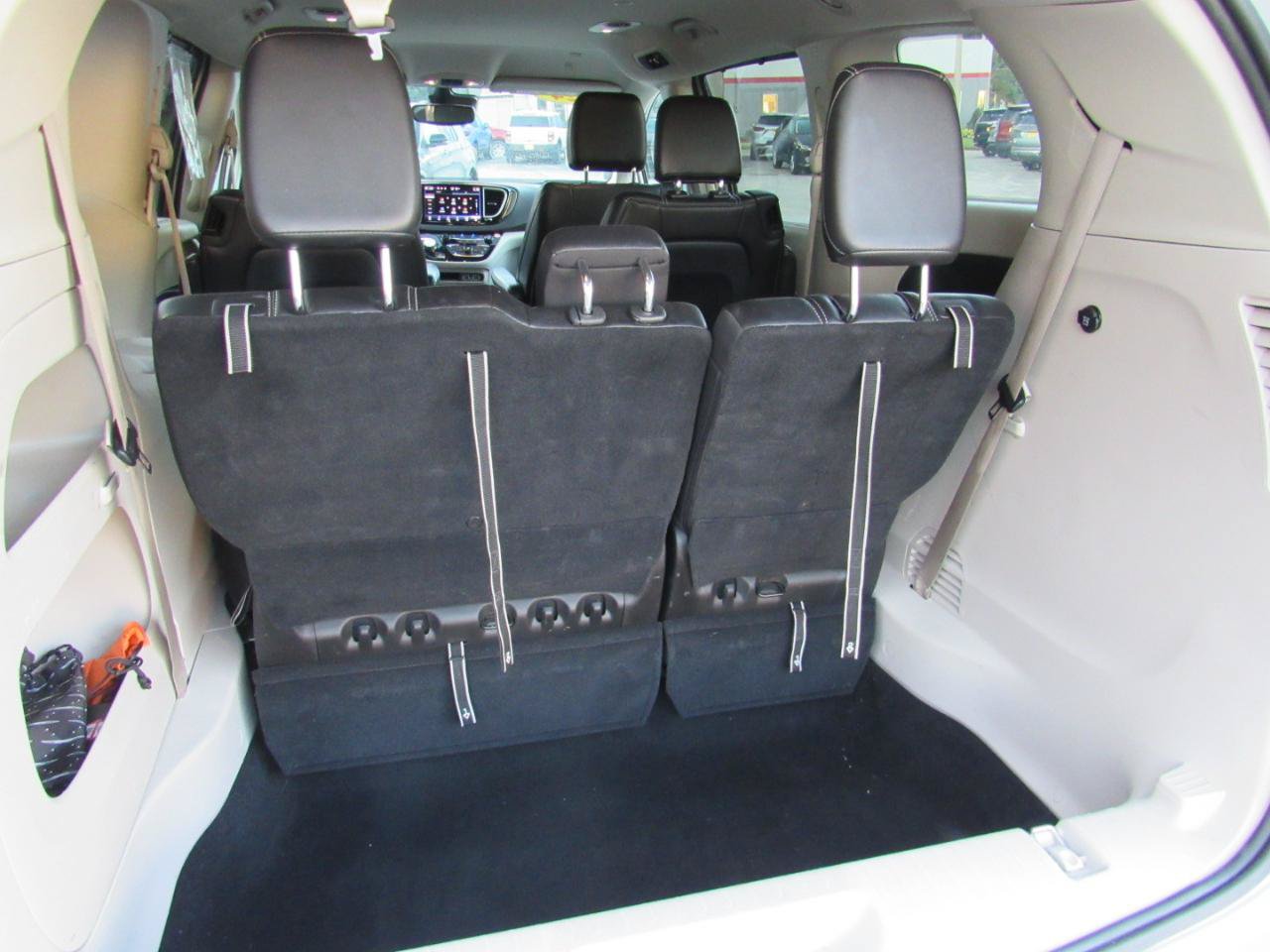 Used 2024 Chrysler Pacifica Touring-L FWD image 38