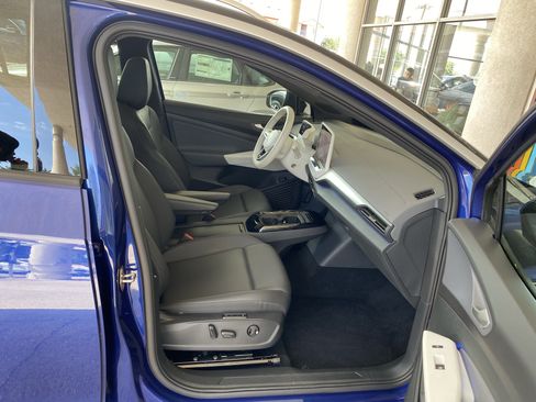 Certified 2021 Volkswagen ID.4 1st Edition RWD image 32