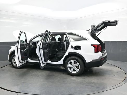 Used 2022 Kia Sorento LX image 39