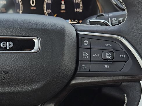 Used 2026 Jeep Grand Cherokee Altitude AWD/4WD image 28