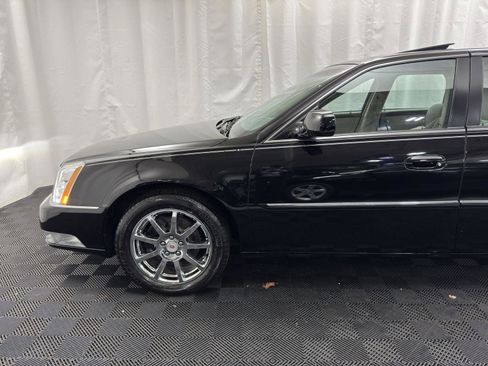 Used 2011 Cadillac DTS Premium image 2