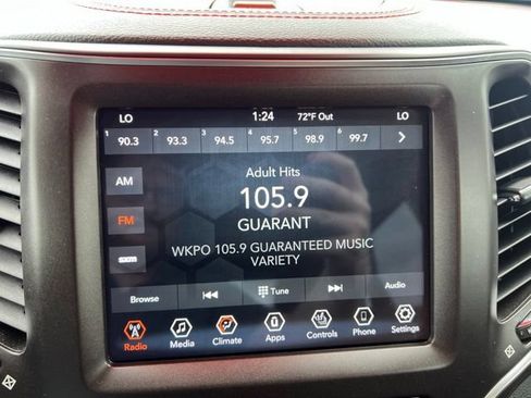 Used 2022 Jeep Cherokee Trailhawk w/ Premium Leather Package AWD/4WD image 25