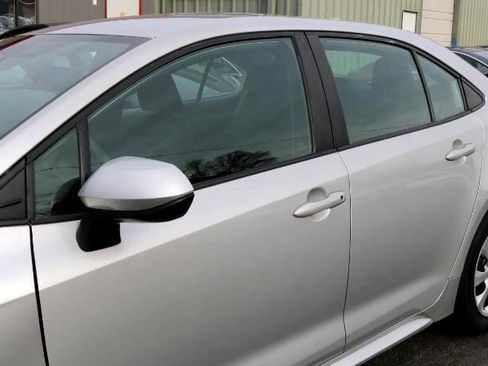 Used 2023 Toyota Corolla LE image 4