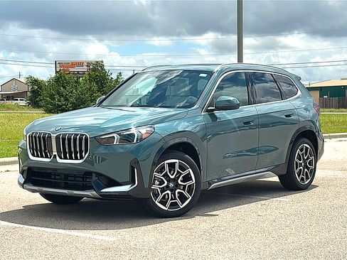 New 2026 BMW X1 xDrive28i w/ Technology Package AWD/4WD image 2