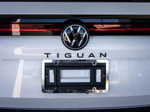 New 2026 Volkswagen Tiguan SE R-Line image 18