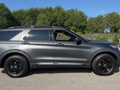 Used 2020 Ford Explorer XLT w/ Equipment Group 202A AWD/4WD image 9