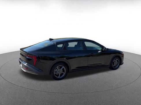 Used 2025 Kia K4 LXS image 11