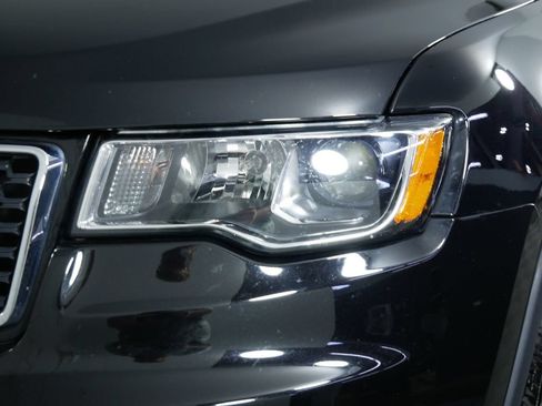 Used 2020 Jeep Grand Cherokee Limited AWD/4WD image 14