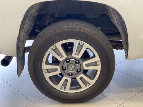 Used 2018 Toyota Tundra Platinum AWD/4WD image 13