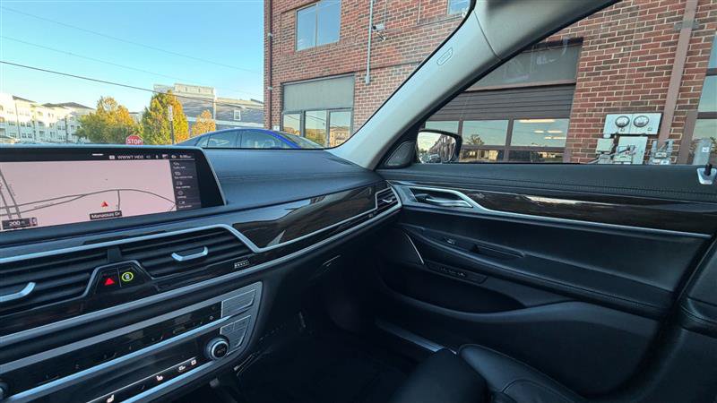 Used 2021 BMW 740i xDrive AWD/4WD image 40