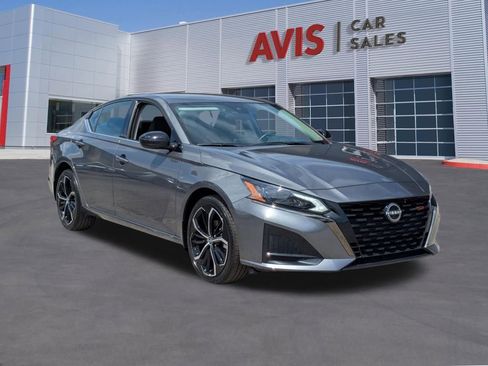 Used 2025 Nissan Altima 2.5 SR AWD/4WD image 3