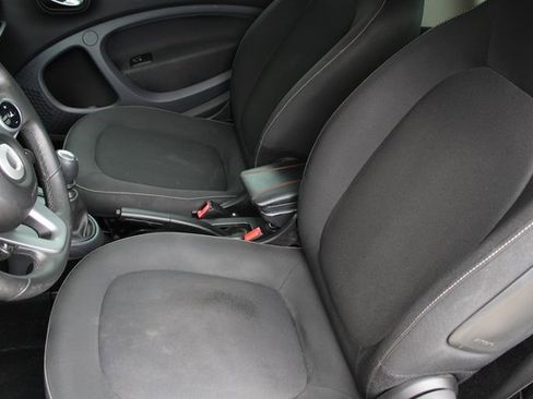 Used 2016 smart fortwo passion image 3