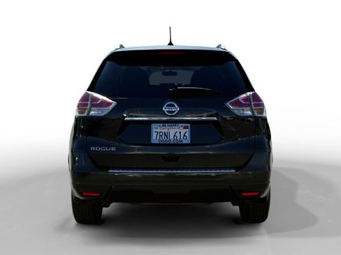 Used 2016 Nissan Rogue S w/ Appearance Package image 4