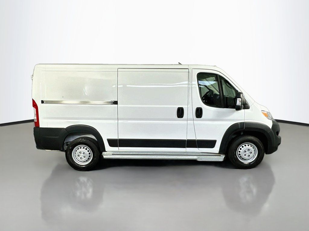 Used 2025 RAM ProMaster 2500 w/ U-Haul Equipment Group FWD image 8