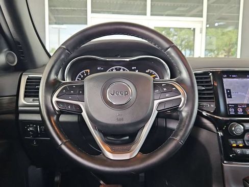 Used 2020 Jeep Grand Cherokee Laredo w/ Laredo X Package RWD image 12
