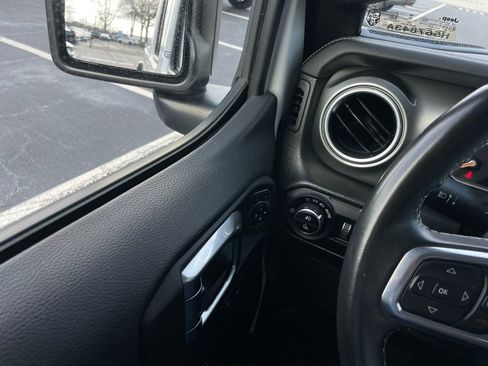 Used 2022 Jeep Gladiator Overland w/ LED Lighting Group image 23