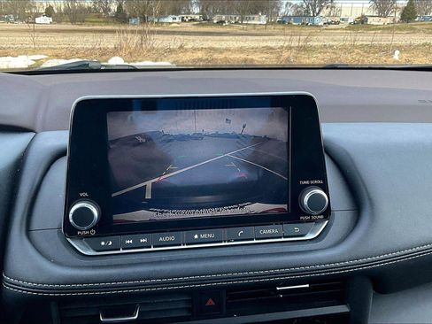 Used 2023 Nissan Rogue S image 21