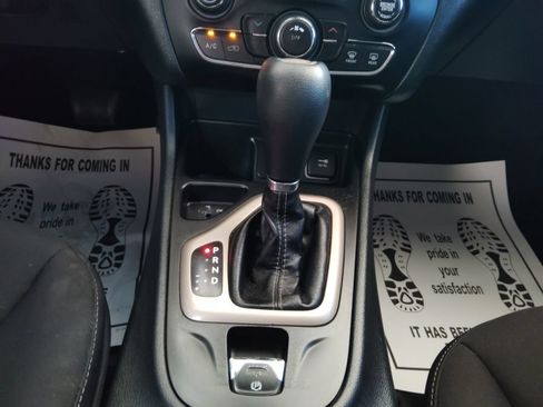 Used 2016 Jeep Cherokee Latitude w/ Comfort & Sound Group FWD image 24