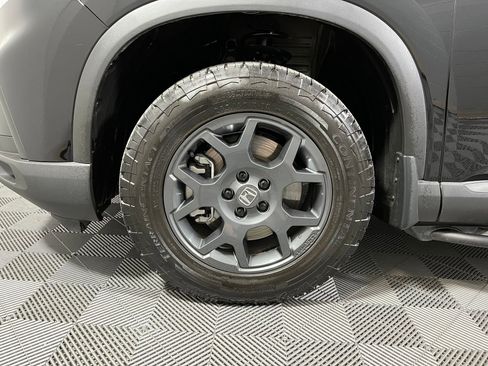 Certified 2025 Honda Pilot TrailSport image 9