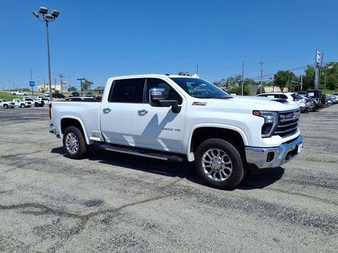 Used 2025 Chevrolet Silverado 2500 LTZ w/ LTZ Premium Package AWD/4WD image 9