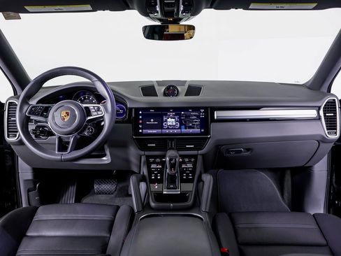 Certified 2023 Porsche Cayenne Coupe image 11