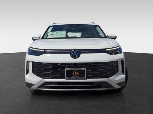 New 2026 Volkswagen Tiguan SE FWD image 2