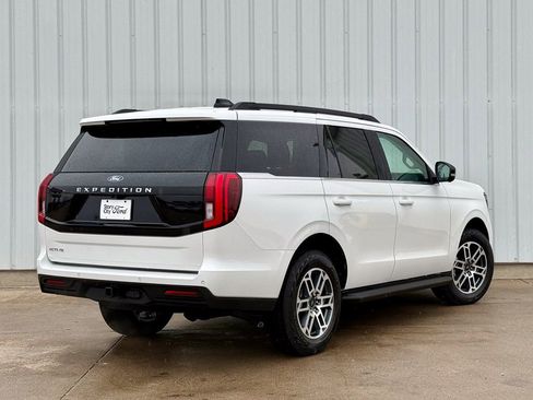 New 2025 Ford Expedition Active image 5