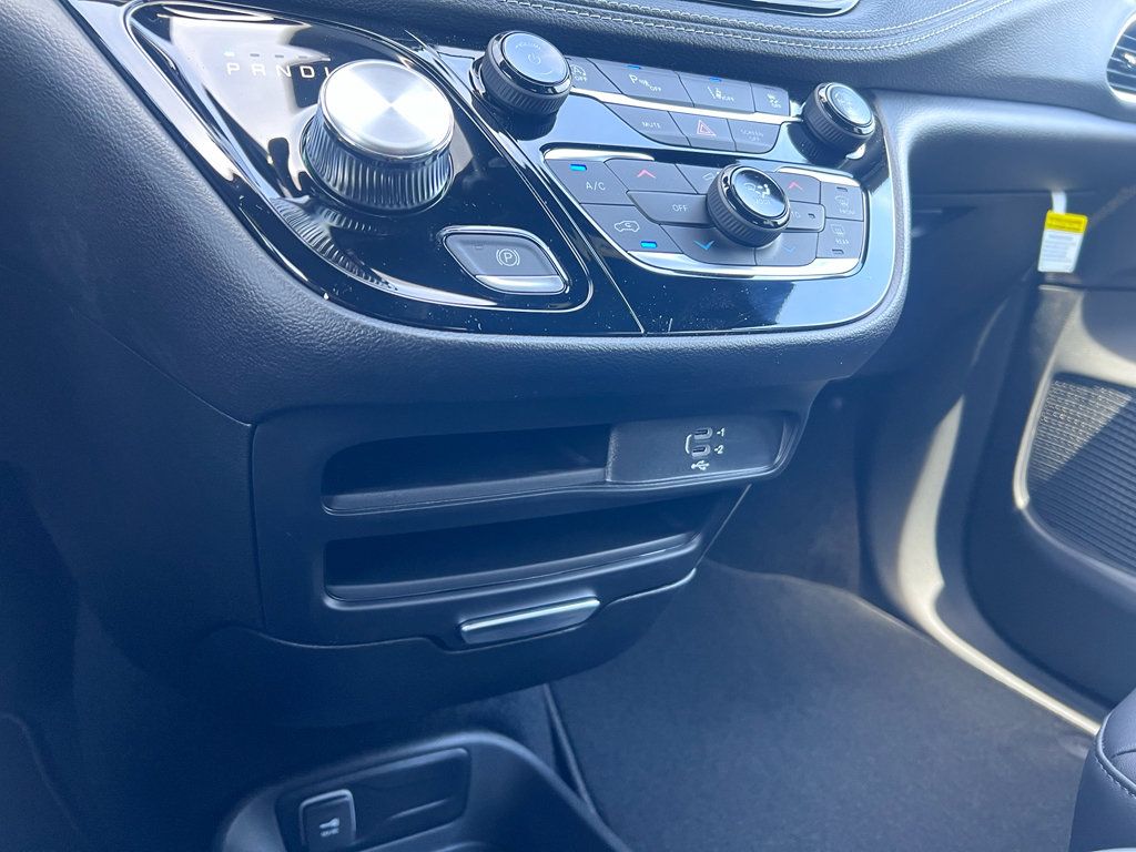 New 2027 Chrysler Pacifica Select w/ Family Tech Group FWD image 30