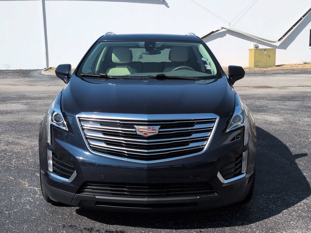 Used 2017 Cadillac XT5 Luxury w/ Driver Awareness Package FWD image 9