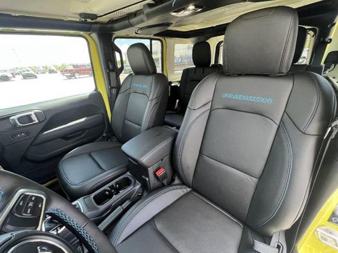 New 2023 Jeep Wrangler Unlimited Rubicon 4xe w/ Cold Weather Group AWD/4WD image 17
