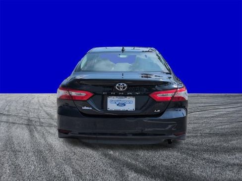 Used 2020 Toyota Camry LE FWD image 5