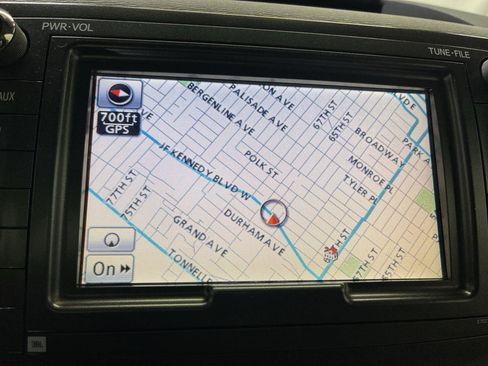 Used 2011 Toyota Sienna XLE image 18