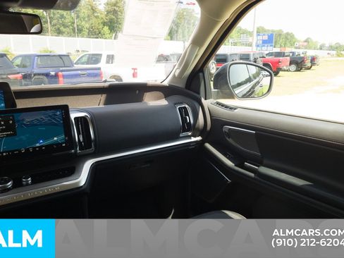 Used 2025 Ford Expedition Platinum AWD/4WD image 21