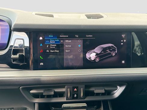 Used 2024 Porsche Cayenne image 30