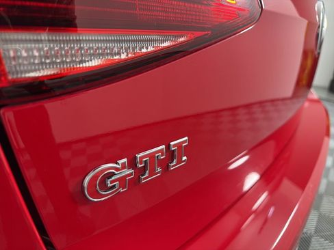 Used 2021 Volkswagen GTI SE image 15