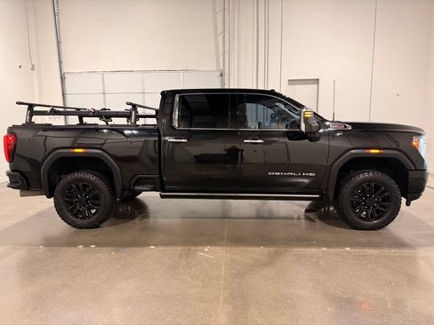 Used 2021 GMC Sierra 2500 Denali w/ Denali Black Diamond Edition AWD/4WD image 4