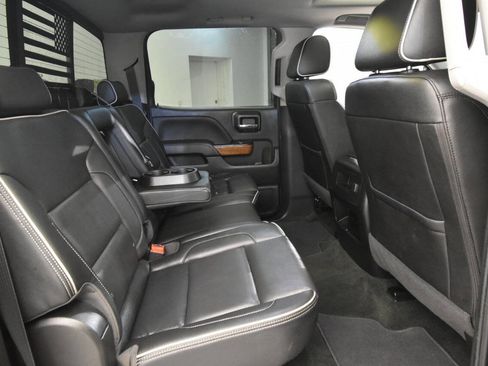 Used 2018 Chevrolet Silverado 1500 High Country image 17