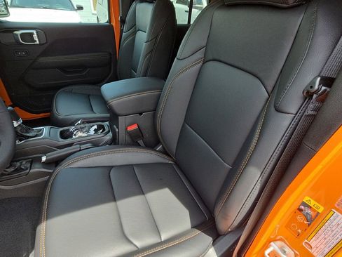 New 2026 Jeep Wrangler Unlimited Sahara AWD/4WD image 15