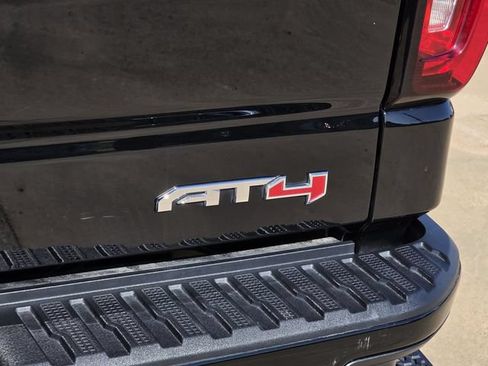 Used 2025 GMC Sierra 1500 AT4 w/ Technology Package AWD/4WD image 12