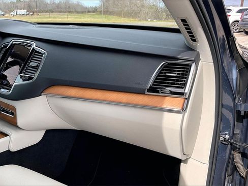 Used 2022 Volvo XC90 T6 Momentum w/ Advanced Package image 23