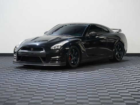Used 2015 Nissan GT-R Black Edition AWD/4WD image 3