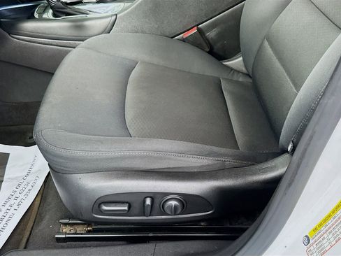 Used 2017 Chevrolet Malibu LT FWD image 18