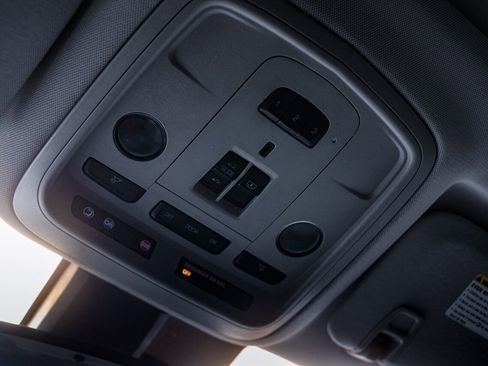 Used 2013 Cadillac XTS Premium image 32