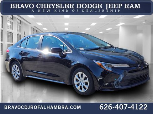 Used 2024 Toyota Corolla LE FWD image 1