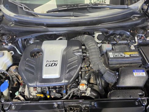 Used 2016 Hyundai Veloster Turbo FWD image 26