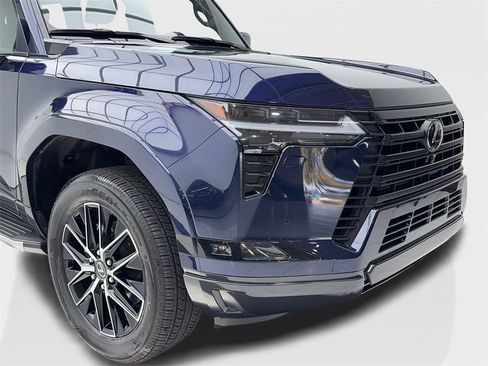 Used 2024 Lexus GX 550 image 3